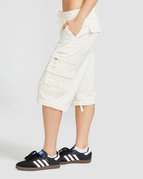 Transformer Boyfriend Pant, utility pocket rows on cream short silhouette, side view