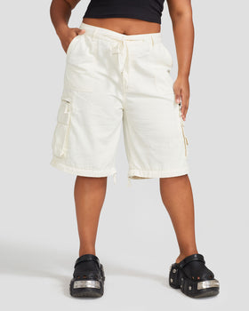 Transformer Boyfriend Pant, cream cargo in knee-length short mode, front view